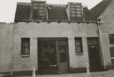861135 Gezicht op pandje Bergstraat 36-36bis in Wijk C te Utrecht, in gebruik was als opslag van 'De Kleine Beurs ...